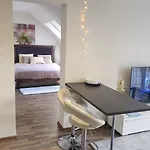 Cozy Little Penthouse Free Parking, Self Check In Daire *