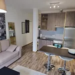 Cozy Little Penthouse Free Parking, Self Check In Апартаменти