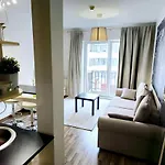 Cozy Little Penthouse Free Parking, Self Check In Daire *