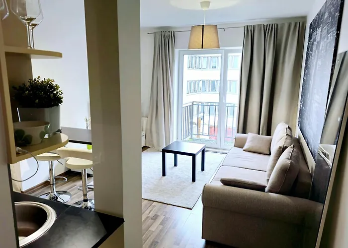 Cozy Little Penthouse Free Parking, Self Check In Apartment *