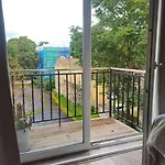 Apartamento Cozy Little Penthouse Free Parking, Self Check In Talin