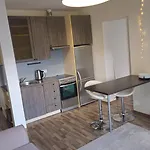 Apartamento Cozy Little Penthouse Free Parking, Self Check In Talin